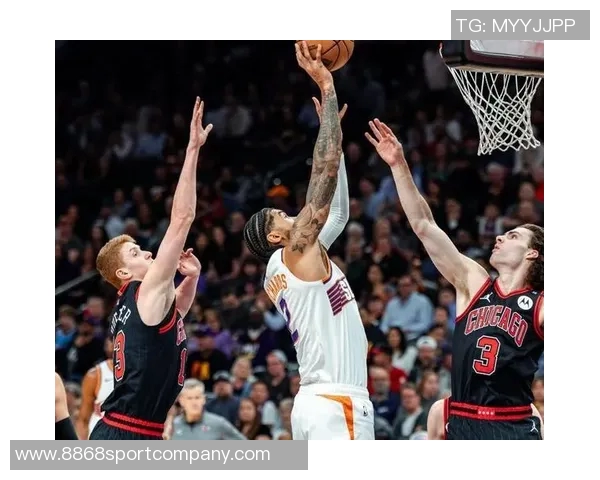 布克半场表现起伏7投4中仅得13分失误频频影响球队节奏